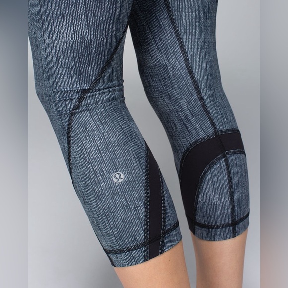 Lululemon Run Inspire Crop II Black Sport Legging’s Size 4 - Picture 6 of 15